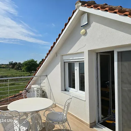 Athenas * Néa Pláyia